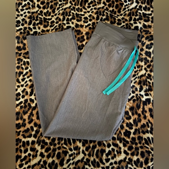 Figs Kade Cargo Scrub Pants - Picture 1 of 5